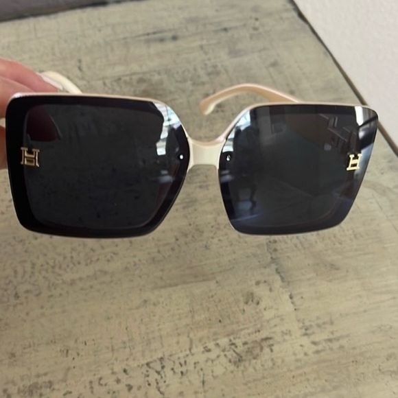 NWOT luxury brand designer inspired fashion oversized shades sunglasses - Picture 3 of 3